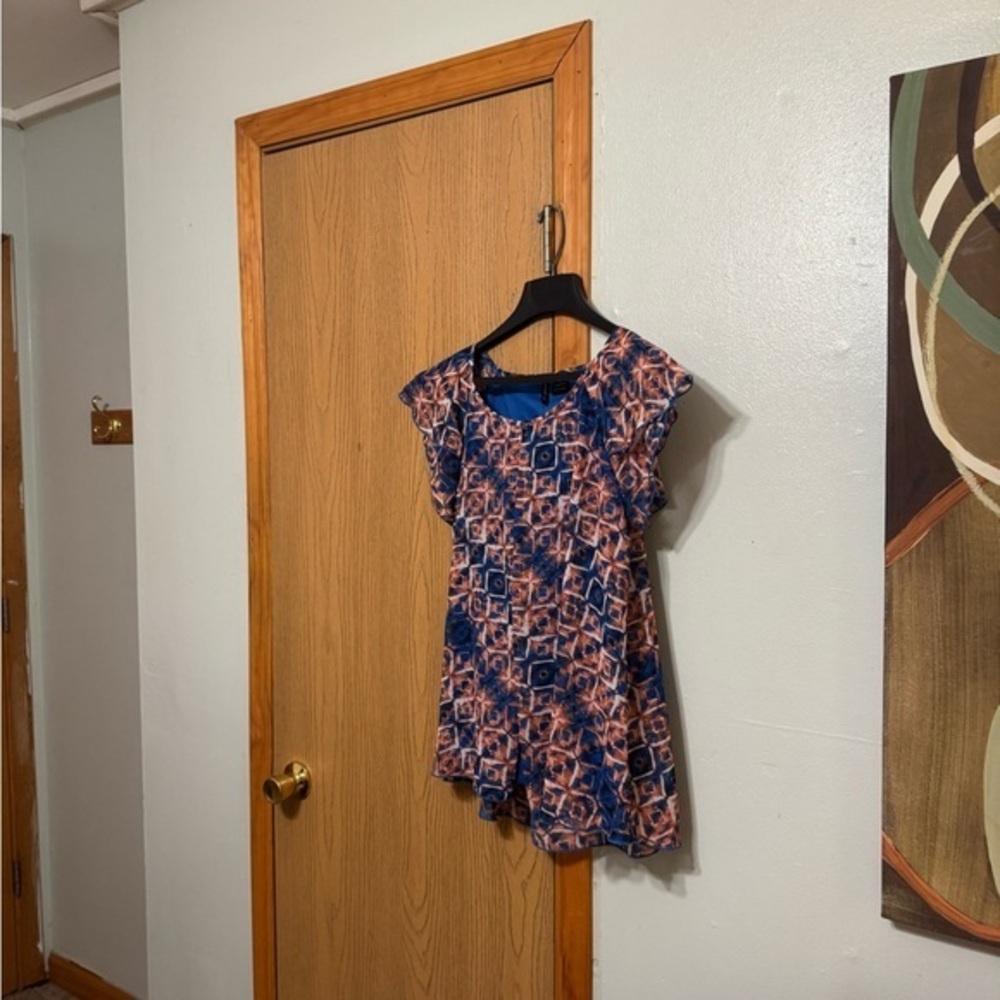 New Directions Small Multi-Color w/Geometric Print Blouse w/Flutter Sleeves